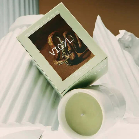 Figure Eight Candle out of box