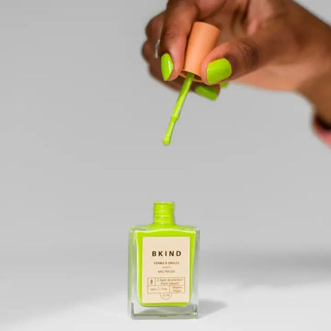 Vegan & 21-free Nail Polish - Mojito on nails